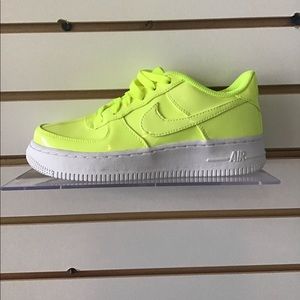 NWB Nike Air Force volt